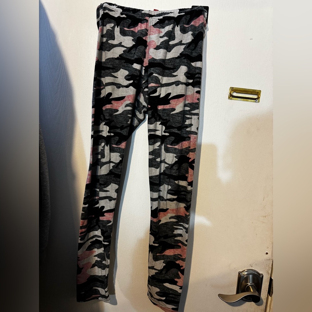 Hot kiss pink camo leggings